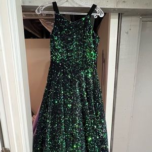 Tiffany Designs. Size 8. Peacock.